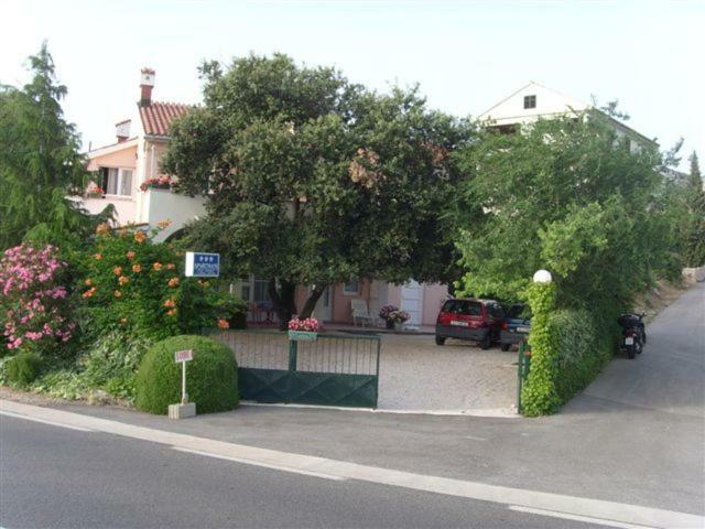 Apartments Tonka Primosten Exterior photo