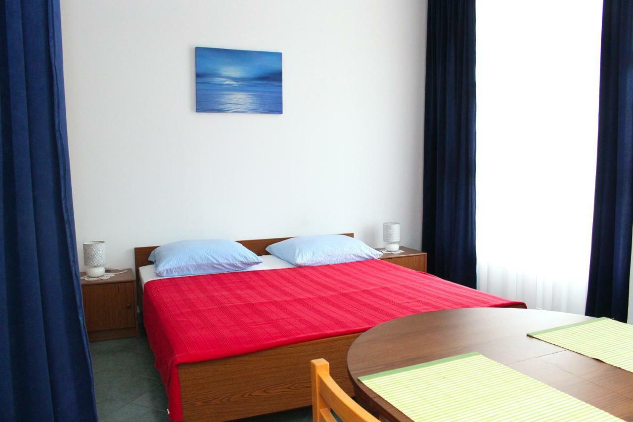 Apartments Tonka Primosten Exterior photo